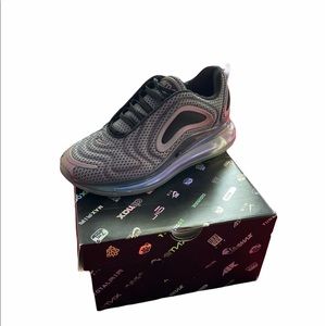 Air max 720 Northern Lights Night. Size 7.5 WMNS